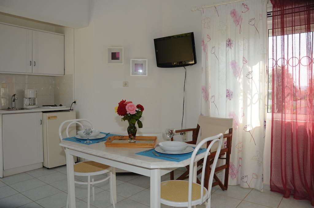 Villa Fleria Seaside Studios&Apts Gerani  Habitación foto